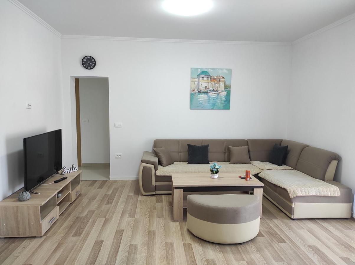 One Bedroom Apartment Gogo With Private Parking Neum Exterior photo